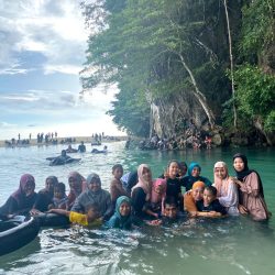 Rekreasi di Pasir Putih
